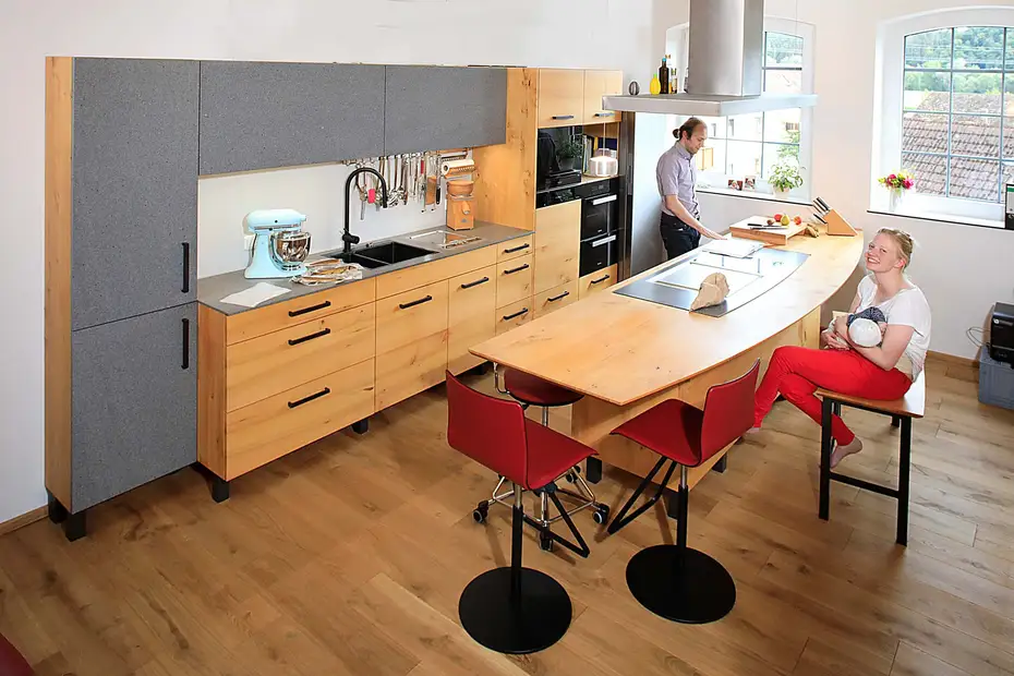 Massivholzküche in Rüster im Loft Massivholzküche in Rüster im Loft