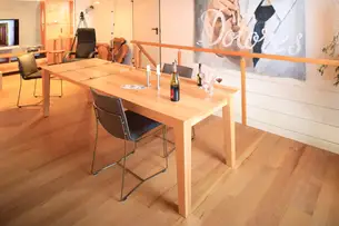 Ausziehtisch in rotkerniger Buche Ausziehtisch in rotkerniger Buche