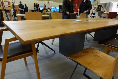 Ergänzungsplatte am Eichen-Massivholztisch Ergänzungsplatte am Eichen-Massivholztisch