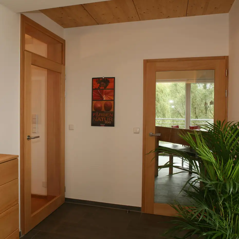 Blockrahmentür und Zargentür mit Oberlicht in massiver Buche Blockrahmentür und Zargentür mit Oberlicht in massiver Buche