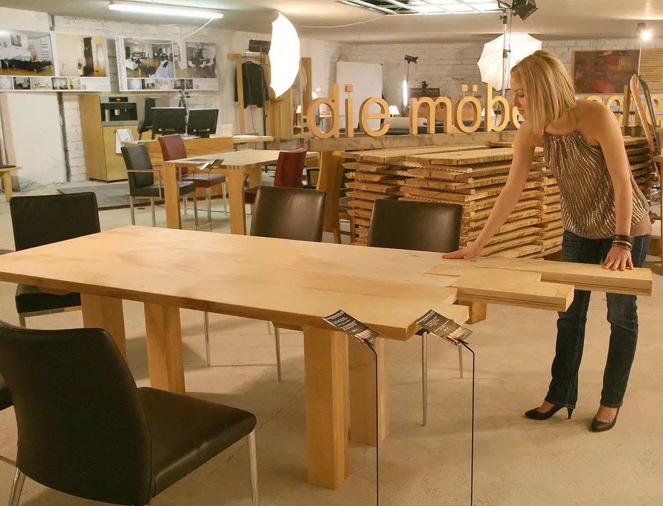 halbfertiger Tisch aus Massivholz