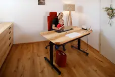 Büro in Esche mit rotem Leder Büro in Esche mit roten Lederdetails