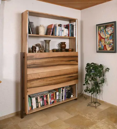 TV-Versteckschrank in Nussbaum 