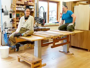 Höhenverstellbarer Arbeitsplatz für unser Team Höhenverstellbarer Arbeitsplatz für unser Team