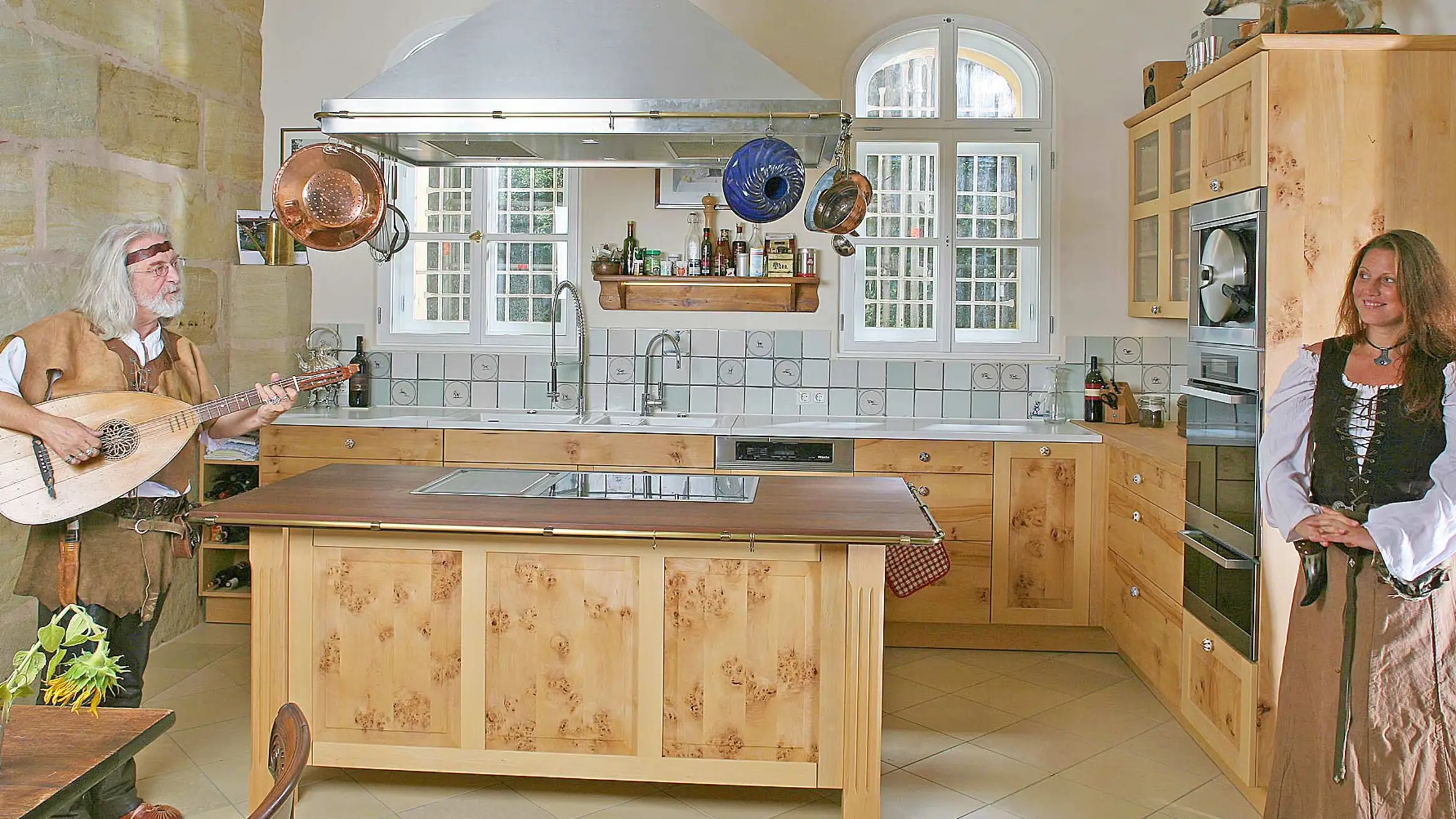 Massivholzküche von Schloß Weiherhaus im Landhausstil 