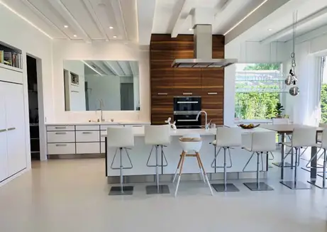 Nussbaumküche mit weißem Stahl in Miami 