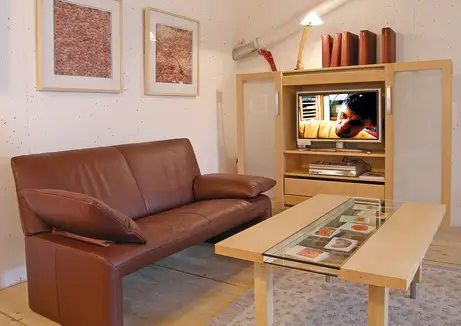 TV-Schrank versteckt Fernseher 