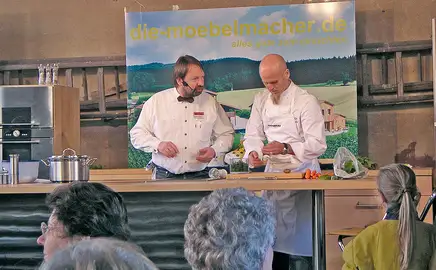 Ralf Zacherl mit herwig Danzer in der Möbelmacherküche auf der Grünen Lust 2004 Ralf Zacherl mit herwig Danzer in der Möbelmacherküche auf der Grünen Lust 2004