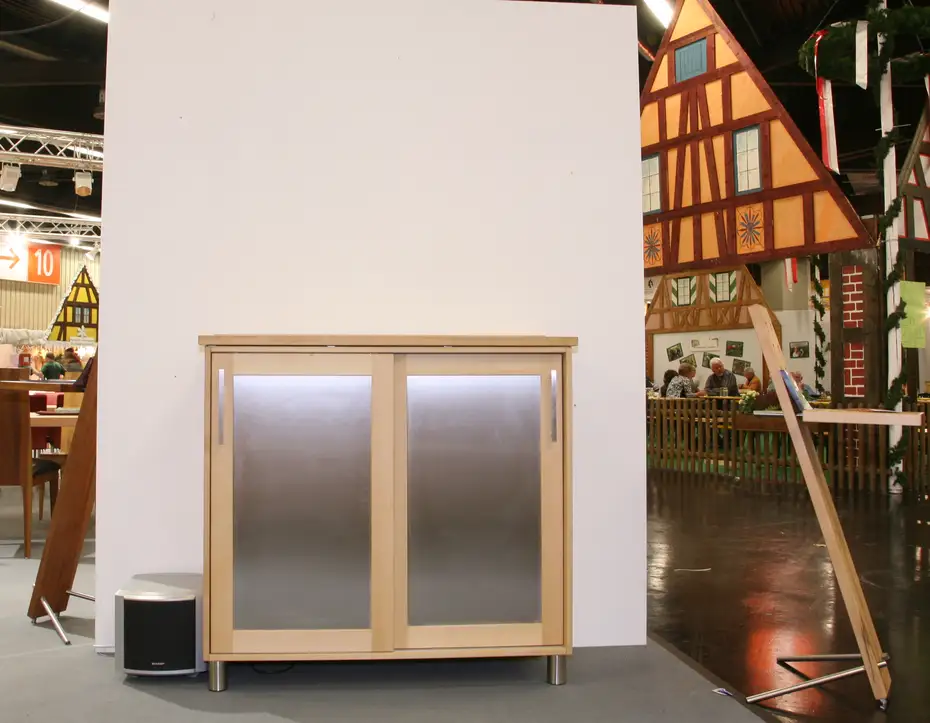 Ahorn-Massivholzmöbel mit TV-Lift 