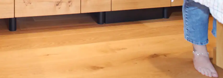 Möbelfüße statt unghygienischer Sockel 