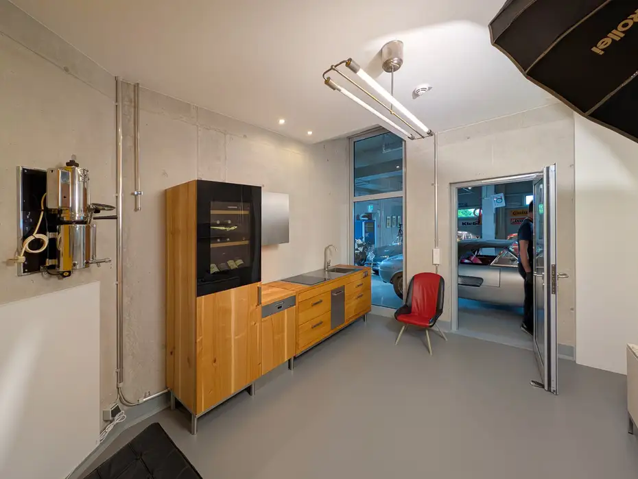 Kirschbaumküche in Porschelounge 