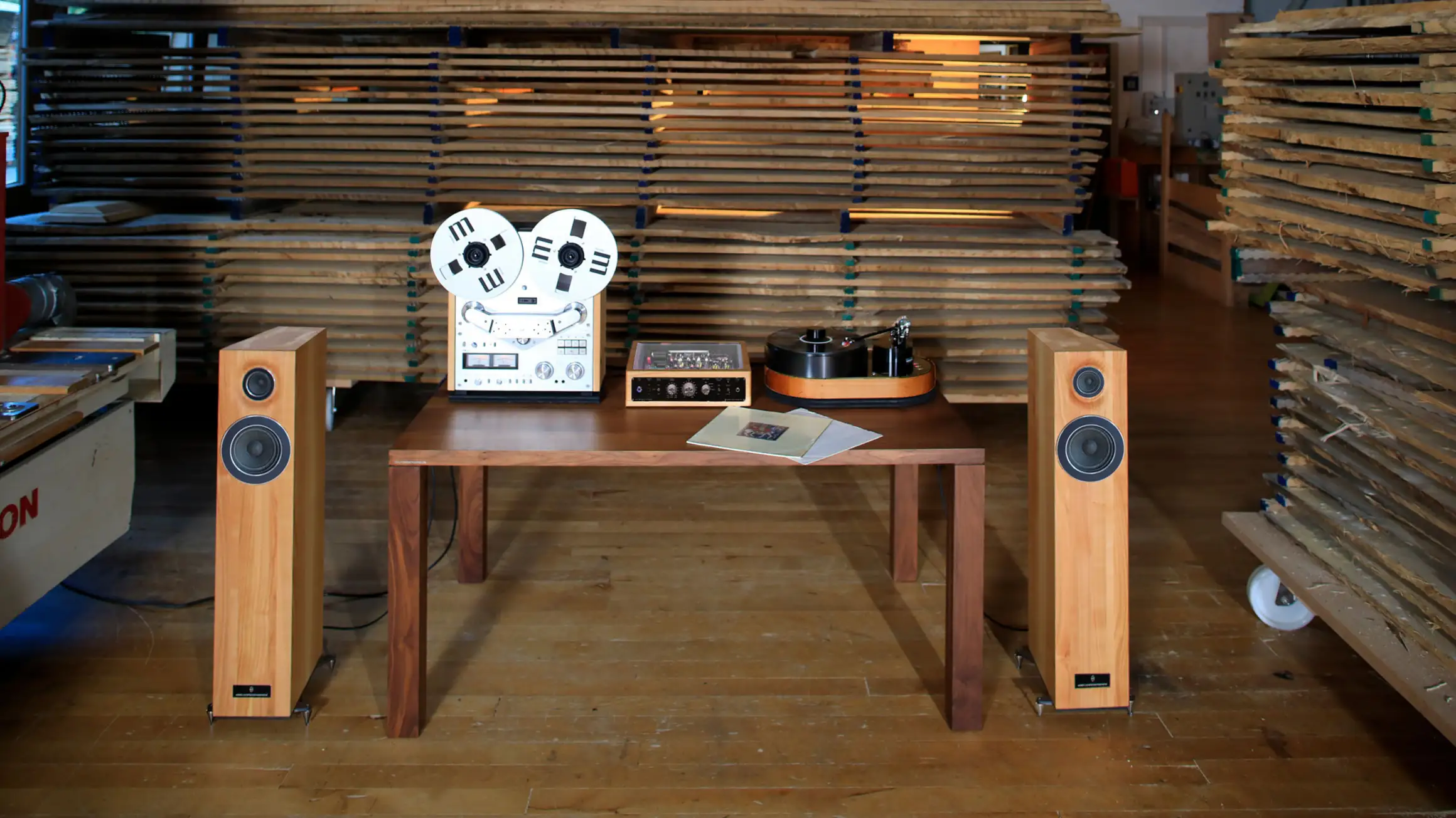 Hifianlage aus dem Holz der HErsbrucker Alb Hifianlage aus dem Holz der HErsbrucker Alb