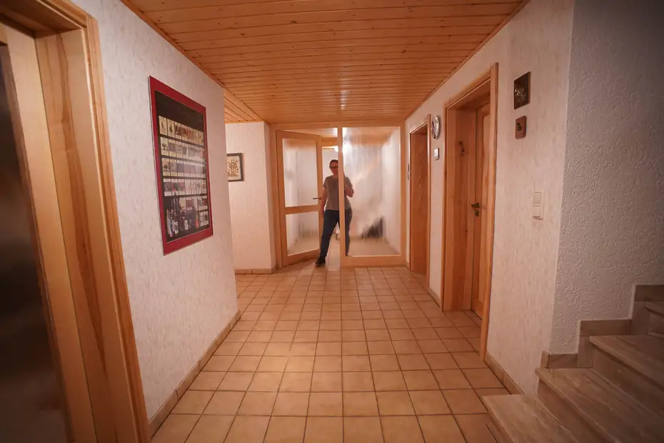 Massivholztüren im Keller aus Esche Massivholztüren im Keller aus Esche