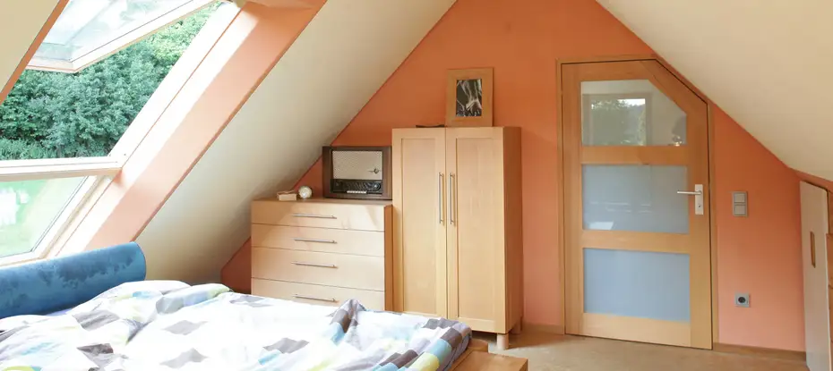 Sonderanfertigung von Türen für die Dachschräge Sonderanfertigung von Türen für die Dachschräge Sonderanfertigung von Türen für die Dachschräge