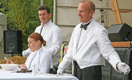 Servieren bei den Möbelmachern