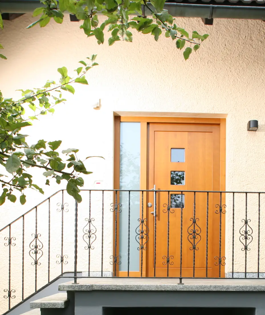 Haustür massiv aus Lärche Haustür massiv aus Lärche