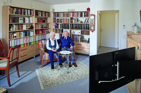 TV-Schrank mit Schwenkmechanik in Ahorn-Massivholz 