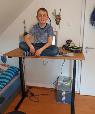 Höhenverstellbare Schreibtische im Kinder- und Jugendzimmer