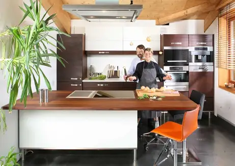 Dunkle Küche in Thermobuche 