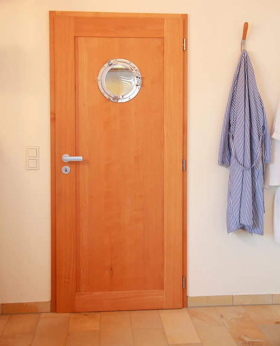 Massivholztür mit Bullauge Massivholztür mit Bullauge