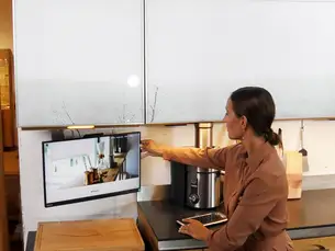 Rechner aus dem Oberschrank ablassen 