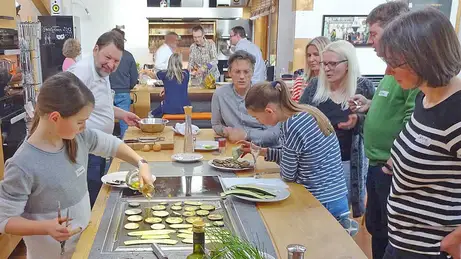 Kochworkshops nur mit persönlich eingeladenen Gästen Kochworkshops nur mit persönlich eingeladenen Gästen