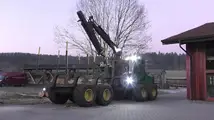 Die Stämme werden direkt mit dem Rückezug angeliefert Die Stämme werden direkt mit dem Rückezug angeliefert