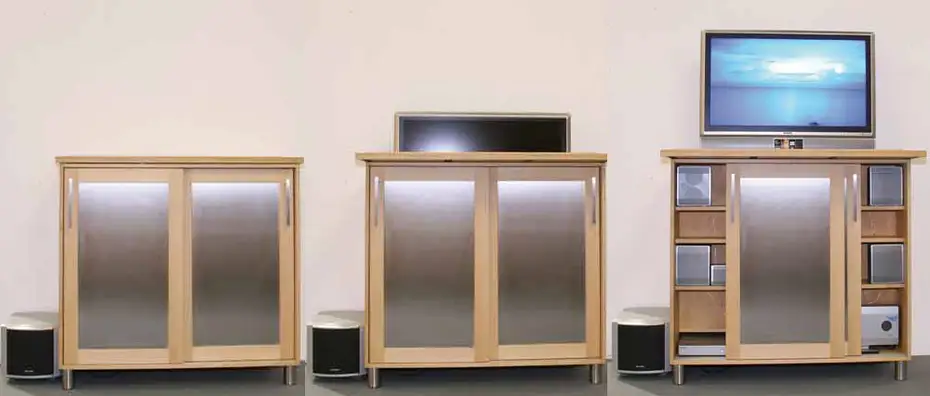 Massivholzschrank mit TV-Lift