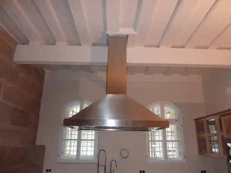 Dunstabzug in Essenform im Schloss 