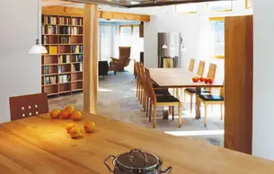 Erdgeschoss mit Küche, Essplatz und Wohnzimmer 