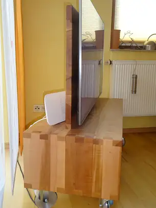 TV-Möbel in Elsbeere 