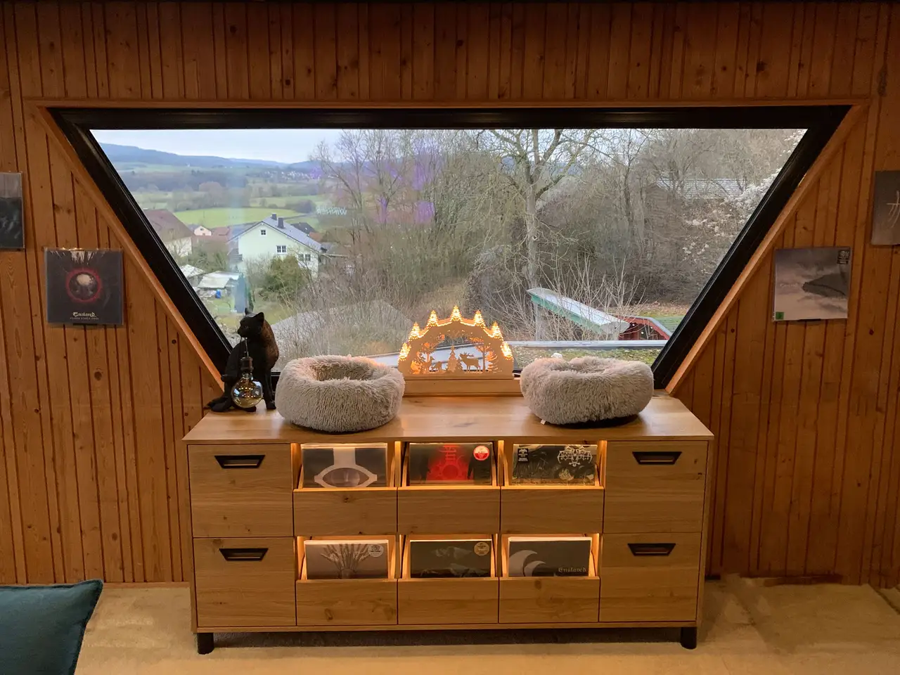 Schallplattenschrank in Eiche mit 10 Schubladen und Beleuchtung 