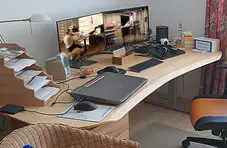 Massivholzschreibtosch mit ergonomischer Voderkante Schreibtisch mit ergonomischer Vorderkante