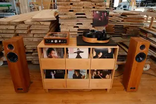 Einfacher Schallplattenschrank