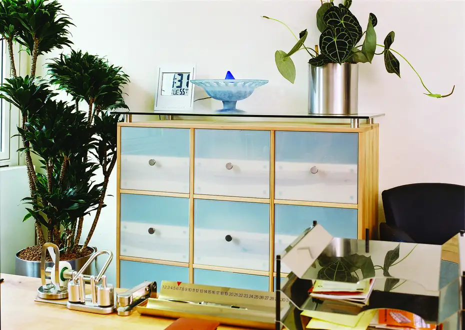 Schallplattenschrank mit Glasfront durchsichtig, aber tortzdem staubdicht 