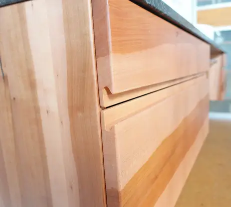 Eingefräste und fingernagefreundliche Griffleisten