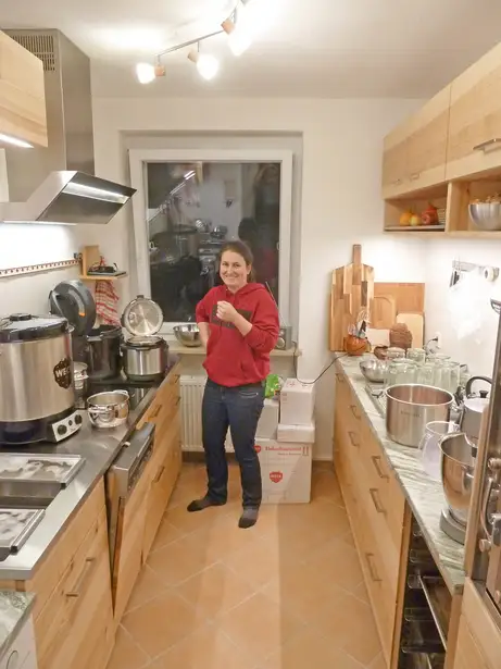 Zweizeilige Eschenküche mit Edelstahl und Granit 