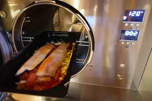 Druckdampfgarer und Saibling 