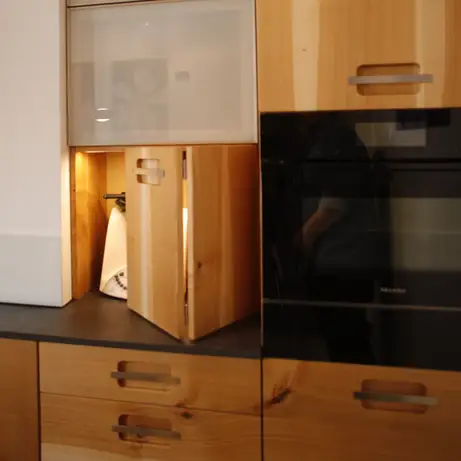 gefräster Griff mit Edelstahlbügel 