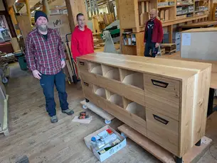 Schallplattenschrank in massiver Eiche 