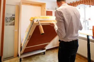 Gästebett als Klappbett im Arbeitszimmer
