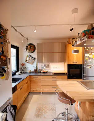 Massivholzküche aus Buche mit Keramik Laurent