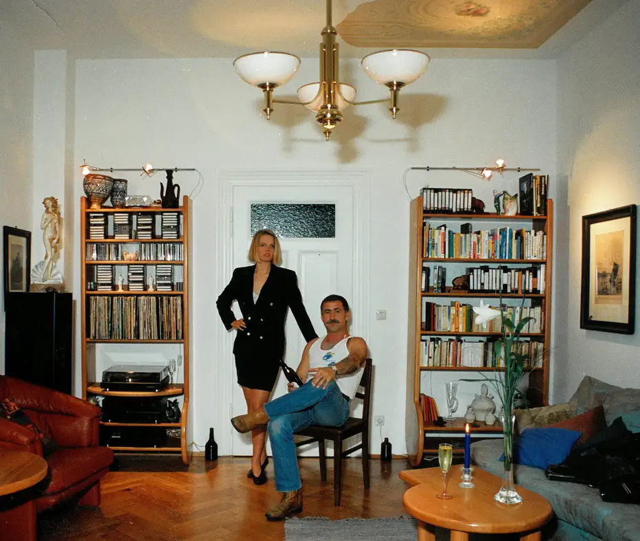 Buche Massivholz für dieses ästhetische Ensemble für Bücher und Musik 