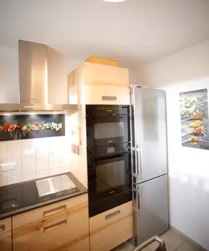 Freistehender Kühlschrank, Tellerwärmer, großer Backofen, Combidampfgarer