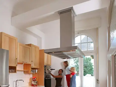 Frei abgehängte Inselhaube 