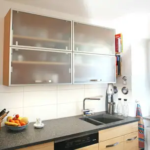 Satinatoglas im Alurahmen