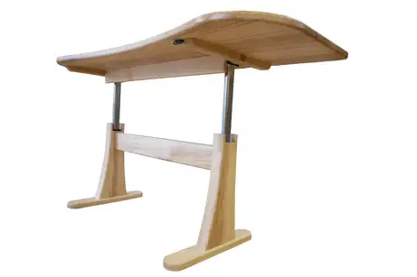Höhenverstellbarer Schreibtisch fürs Yogastudio Höhenverstellbarer Schreibtisch fürs Yogastudio