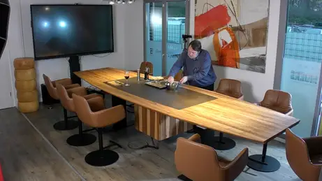 Höhenverstellbarer Konferenztisch aus Massivholz 4