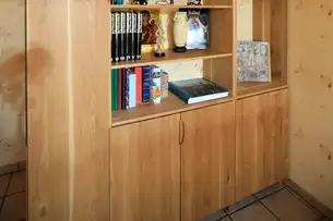 Bücherregal in Eiche massiv