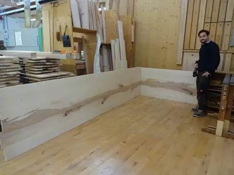 Massivholzfront in rotkeriger Buche aus einem Stück 